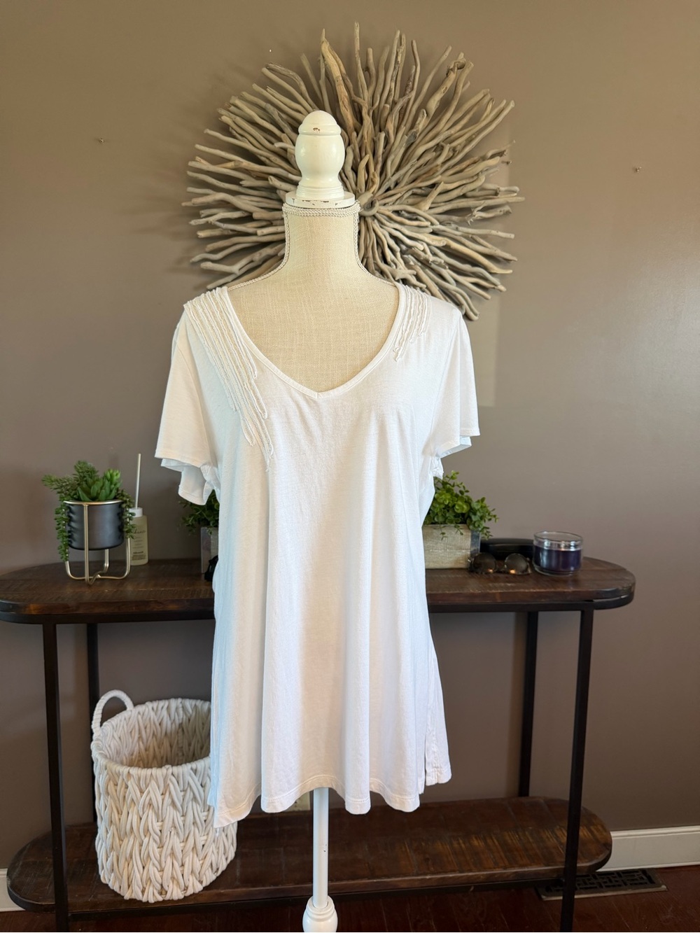 Gap white v neck tee